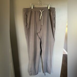 Vuori Men's Jogger Sweatpants in Taupe Gray with Cream Drawstring XXL